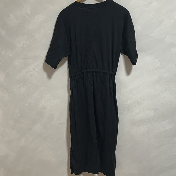 Elegant Black Midi Dress - Picture 7 of 7